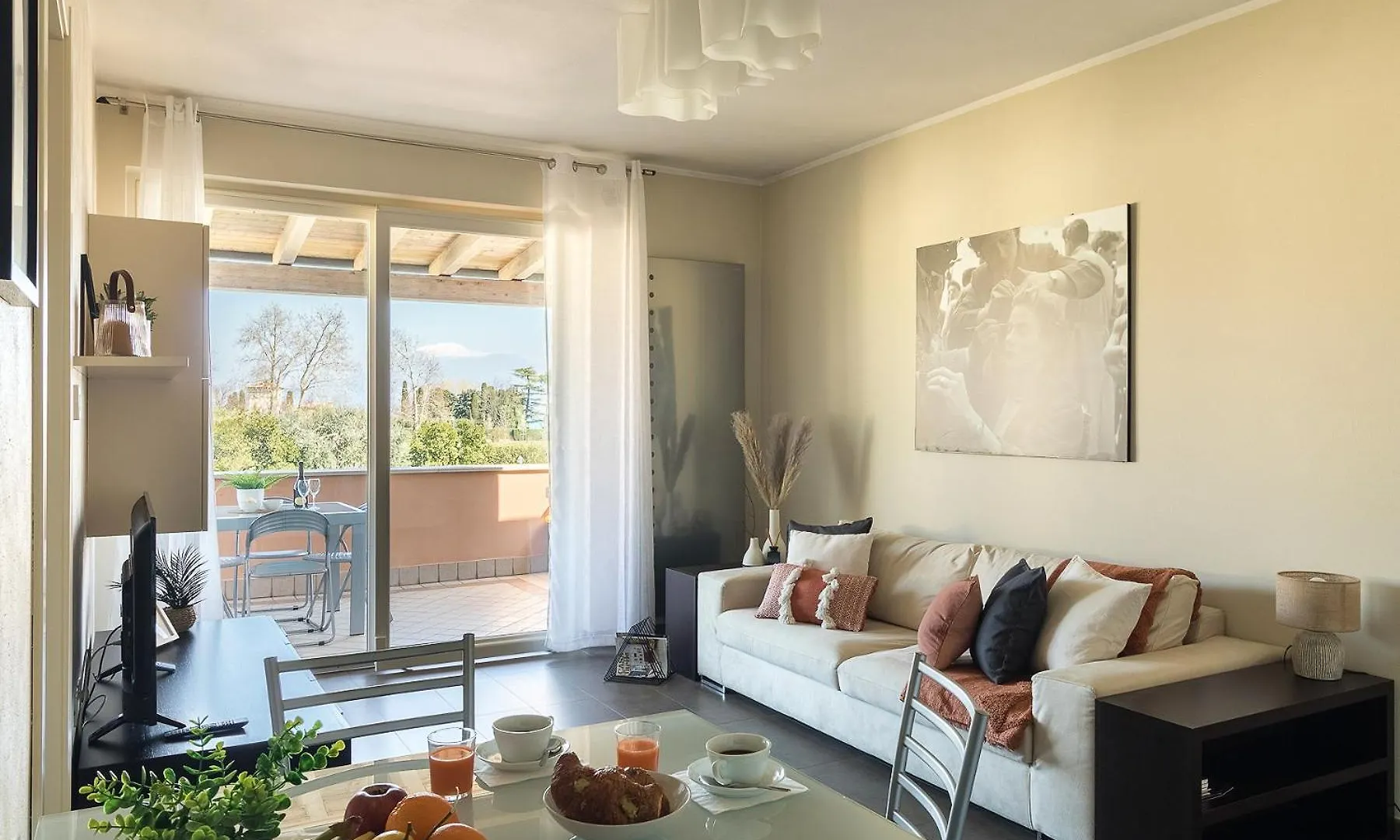 Montecarlo Charme Apartment سيرمِيوني